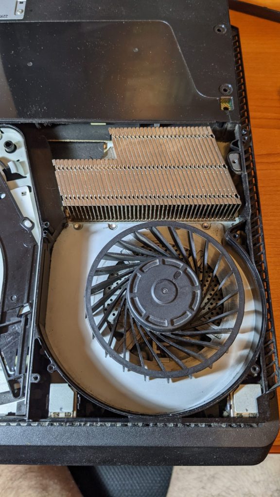 Detaliu placa de baza curata consola gaming