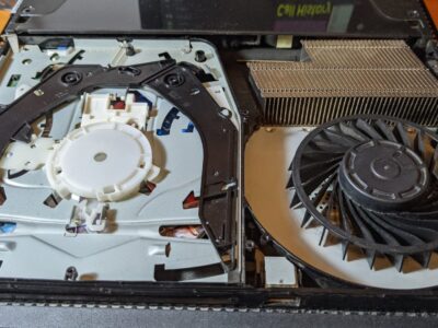 Curatare consola gaming cu ventilator si radiator prafuit - Altanet Craiova