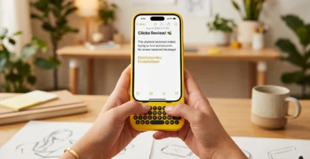 Vizualizare pentru Clicks Keyboard Phone si modul in care tastatura fizica pentru iPhone imbunatateste productivitatea in 2026